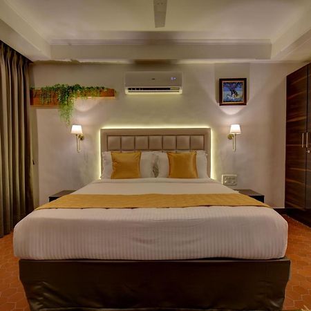 Elite Hotel Лонавала Экстерьер фото