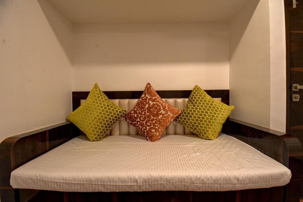 Elite Hotel Лонавала Экстерьер фото