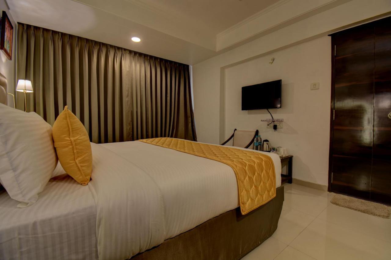 Elite Hotel Лонавала Экстерьер фото