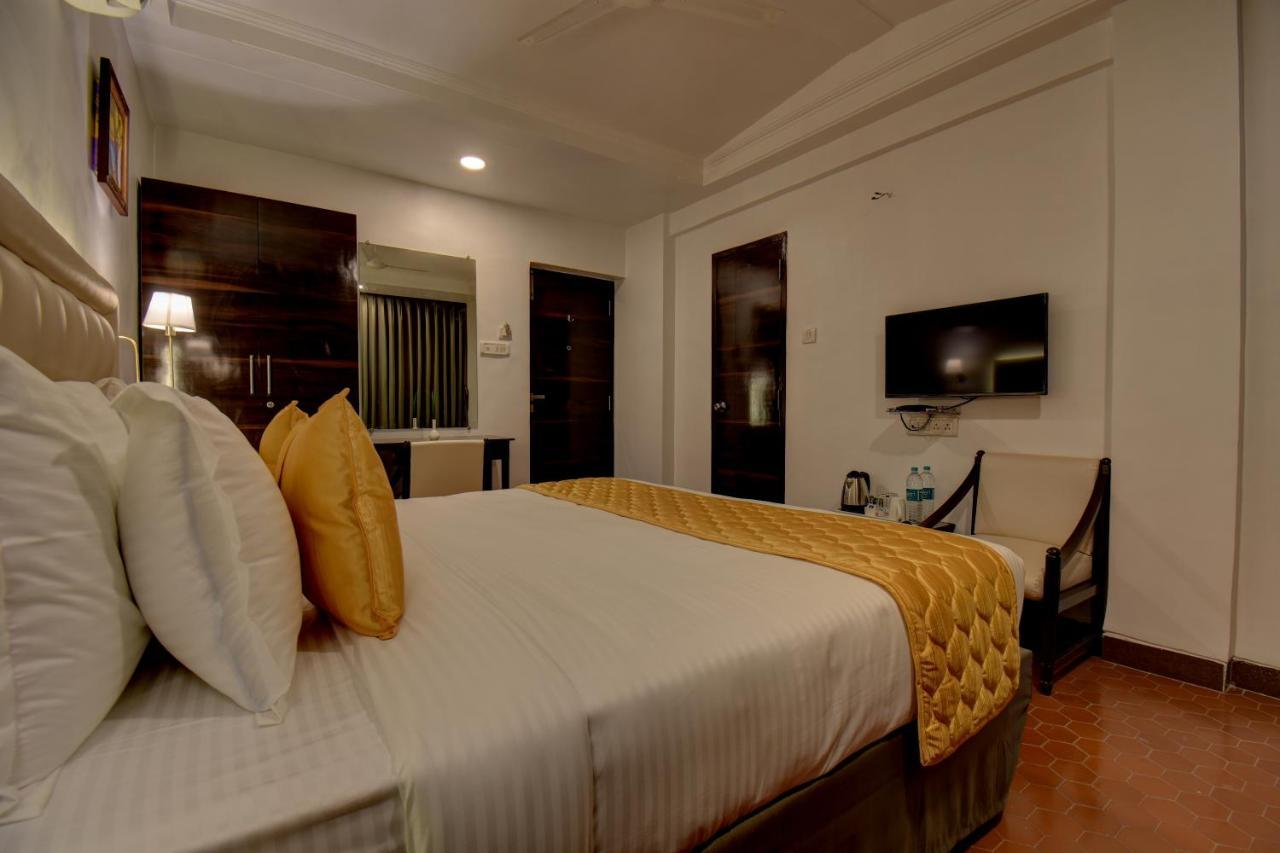 Elite Hotel Лонавала Экстерьер фото
